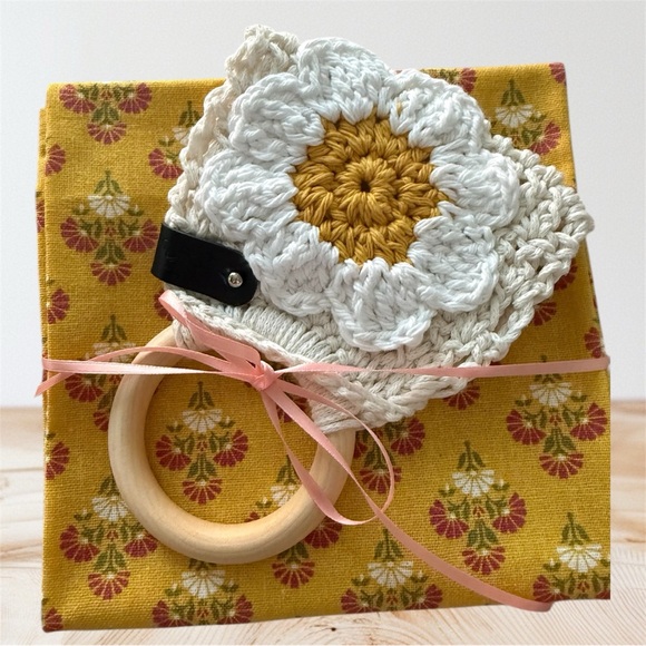 Handmade Crochet Daisy Flower Towel Holder – Yellow Floral Tea Towel Set - Picture 5 of 9